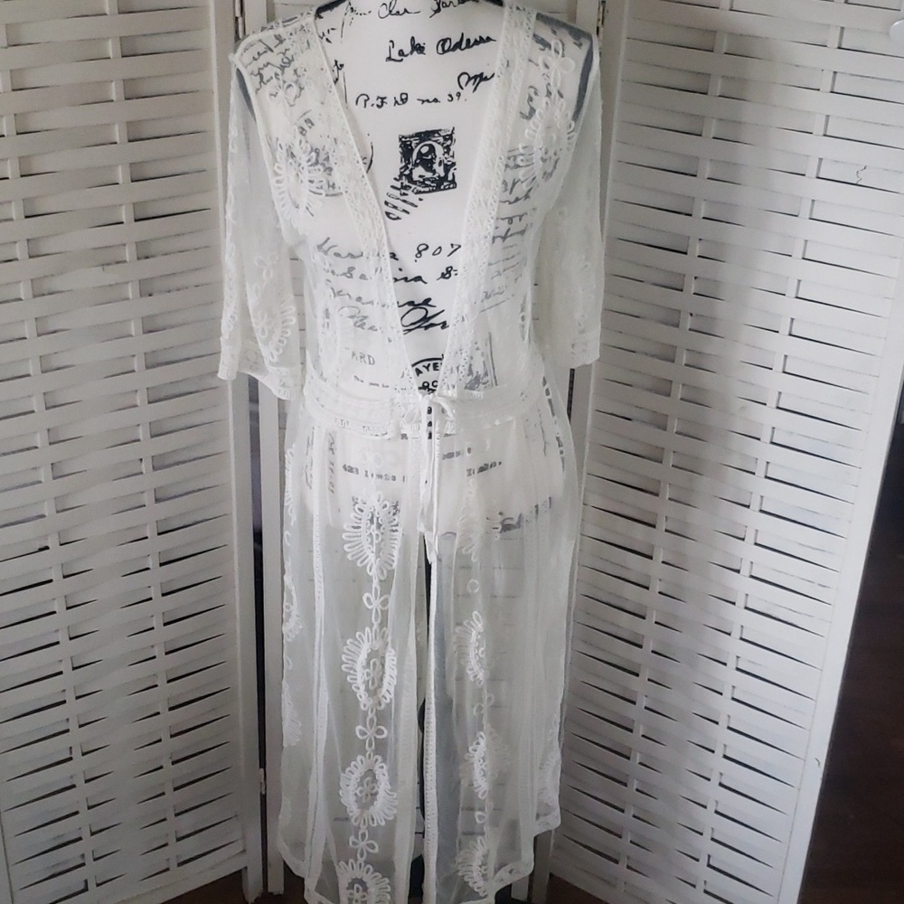 Forgotten Grace White Lace Embroidery 3/4 sleeves long kimono size S